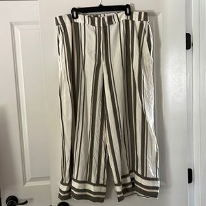 Ann Taylor Loft wide leg capri length pants